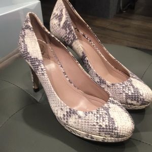 Vince Camuto snake pump